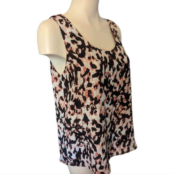 Women's | Sleeveless Blouse | Medium - Picture 3 of 9